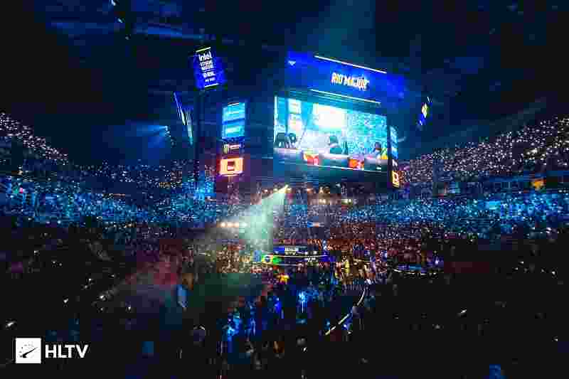 埃芬博格：拜仁前场三人能给卡尔空间，把他与梅西相比没好处